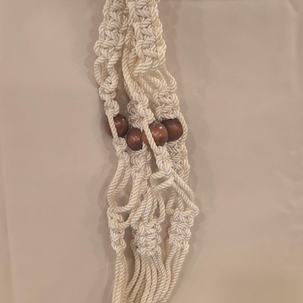 Vintage Macrame Plant Hanger‎ Cream Rope Wood Beads Boho Indoor Outdoor Decor - Picture 3 of 5